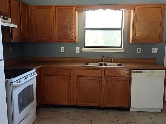 3rd image of 101 Carlton Ln