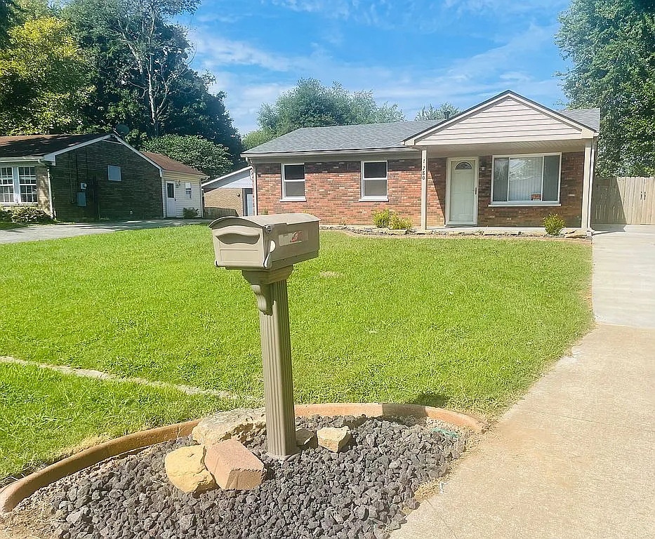 10780 Tarrytowne Rd photo 1