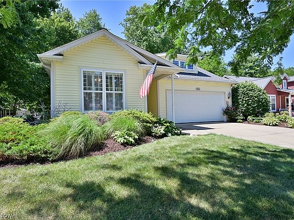 3rd image of 1936 Pembrooke Ln