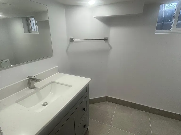 20 Payzac Ave — Photo 7