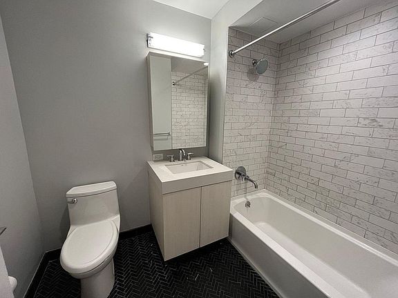4th image of 555 Waverly Ave APT 5W