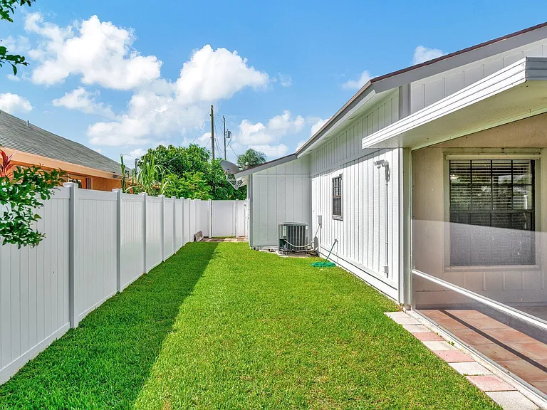 6149 Foster St — Photo 25
