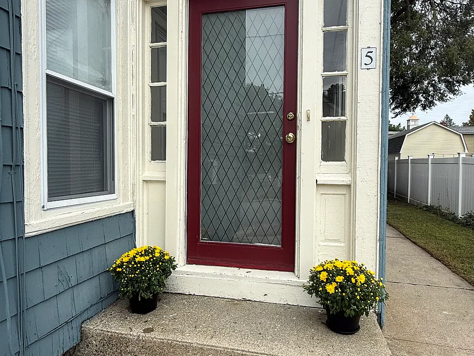 5 Underhill St #5