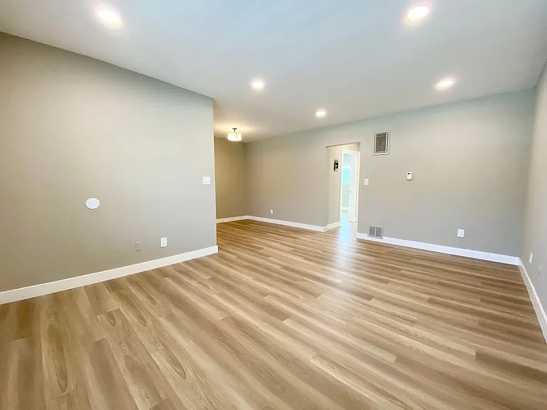 455 W Dryden St — Photo 2
