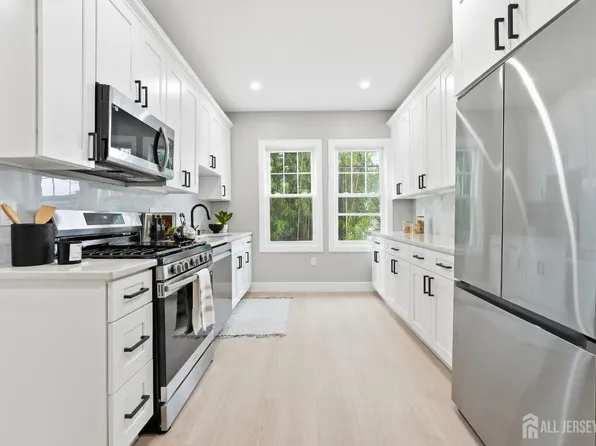 214 Montgomery St #1, Highland Park, NJ 08904