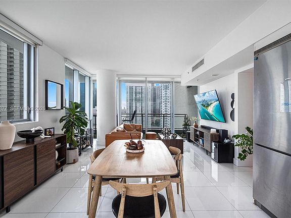 5th image of 92 SW 3rd St APT 2710