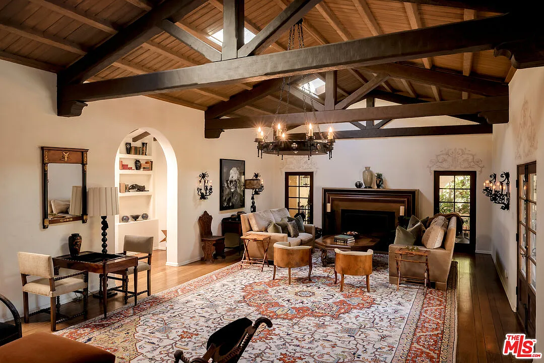 7 bed, 10.0 bath, 9237 sqft, $55,000 — Photo 4