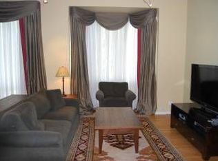 439 W Blackhawk St, Chicago, IL 60610