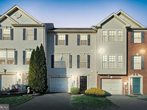 222 Country Ridge Dr, Red Lion, PA 17356