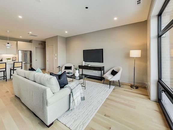 4th image of 1335 N Western Ave #501