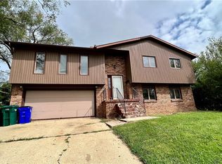 16 Dellwood Dr, Decatur, IL 62521