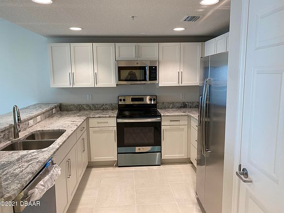 3rd image of 3721 S Atlantic Ave #1105
