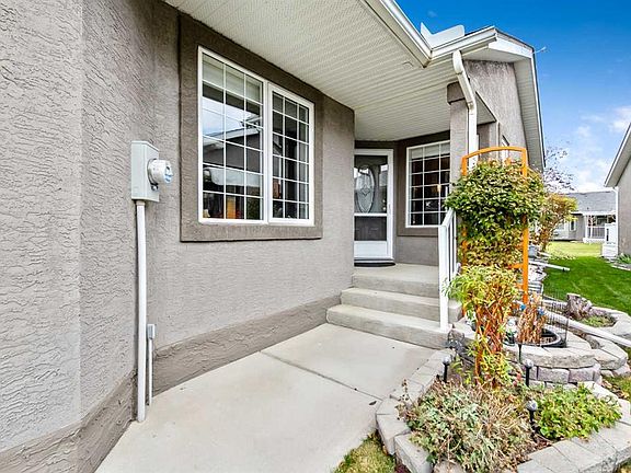 2nd image of 130 S Riverside Cres NW
