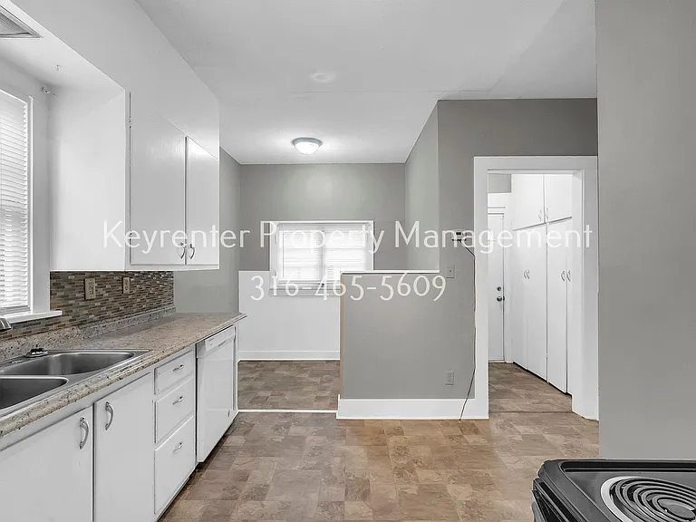 144 S Green St — Photo 10