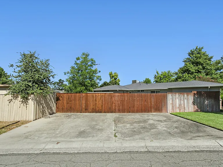 3201 Bonita Dr — Photo 17