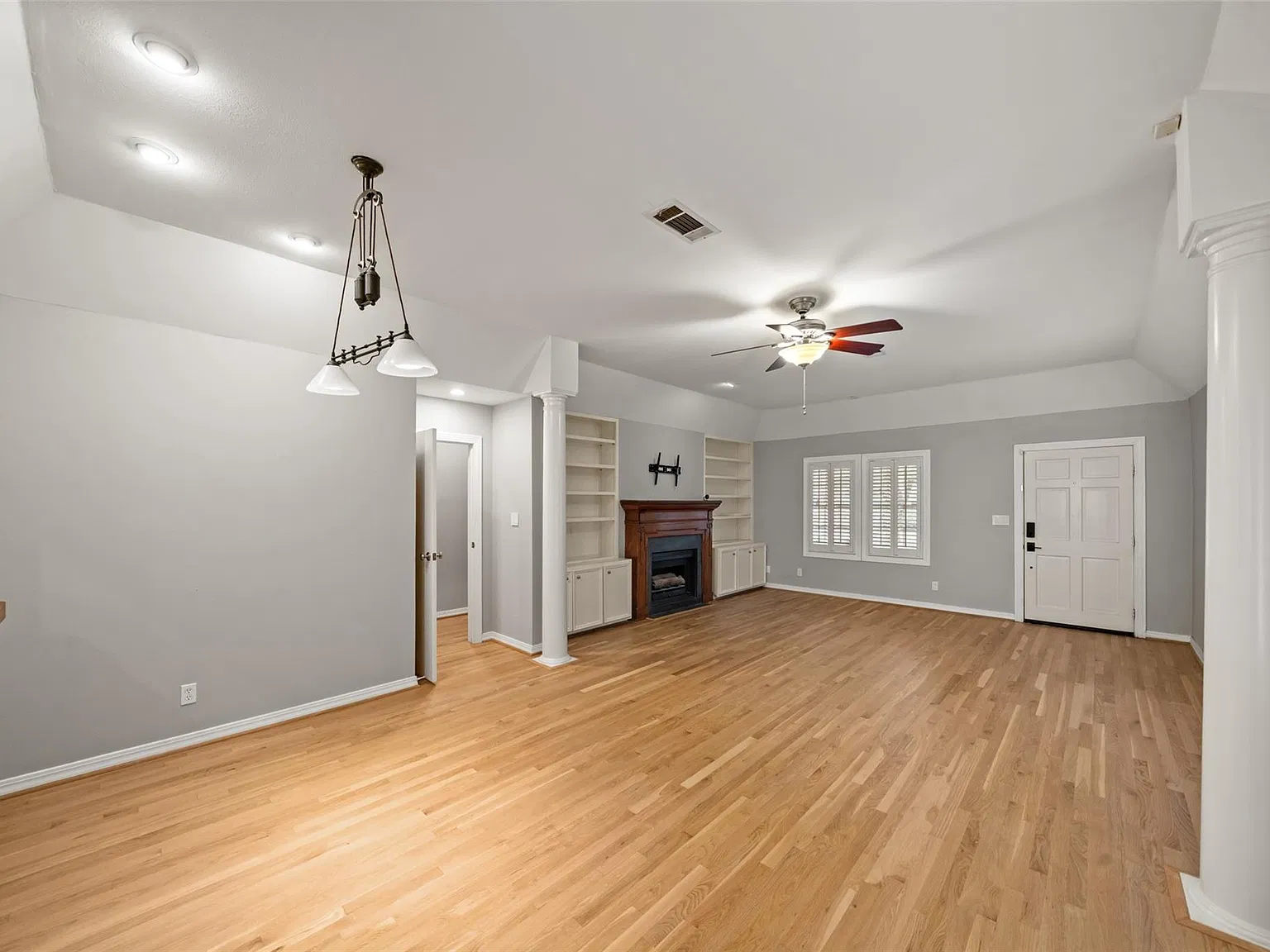 3 bed, 2.0 bath, 1983 sqft, $5,000 — Photo 4
