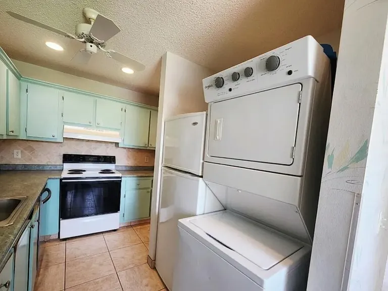 1560 NW 18th Ave #104 — Photo 12