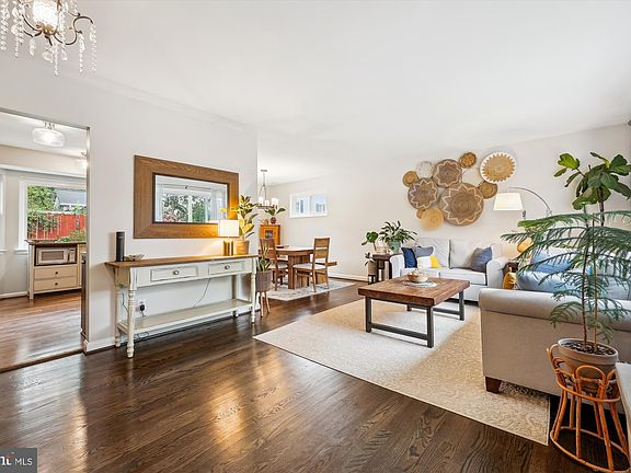 4th image of 10706 Brunswick Ave