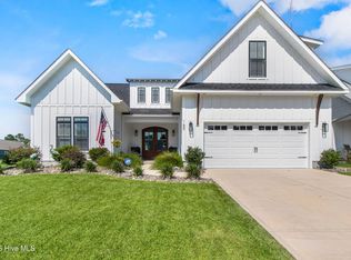 165 Spicer Lake Dr, Holly Ridge, NC 28445