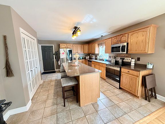 5th image of 31 Tom Miller Rd