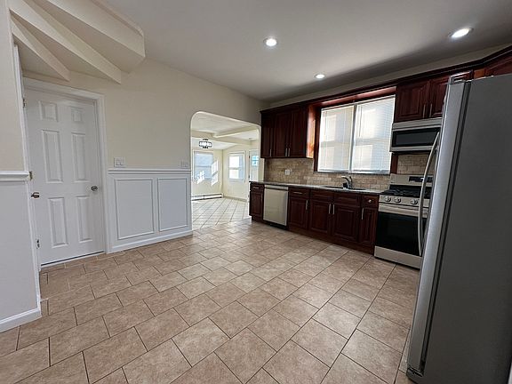 3rd image of 25 Smith St APT 2