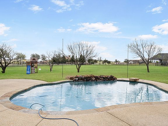 4th image of 224 Bearclaw Cir
