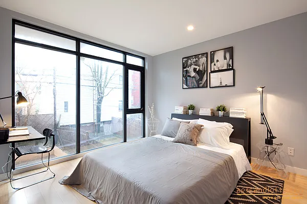 Sold by aptsandlofts.com | media 12