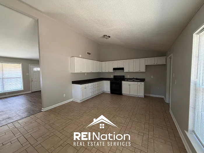 3 bed, 2.0 bath, 1309 sqft, $1,375 — Photo 4