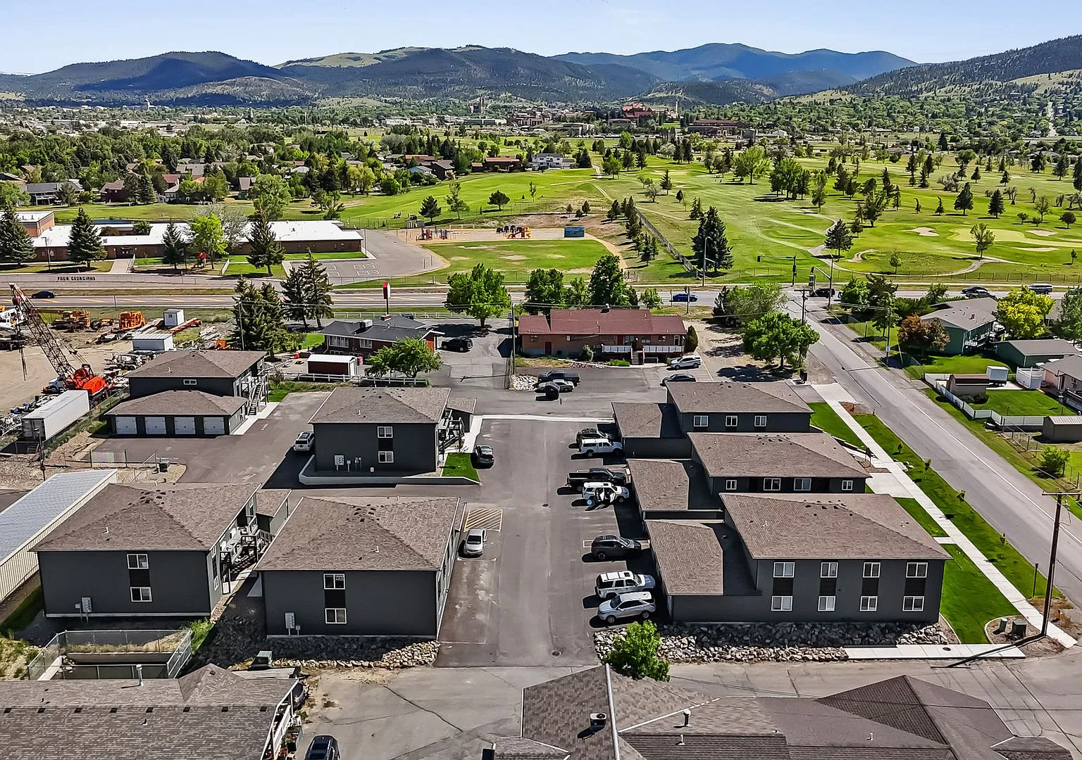 Pineview Apartments — Photo 2