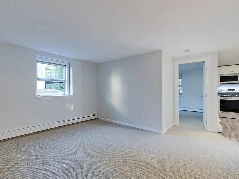 820 Middle St — Photo 3