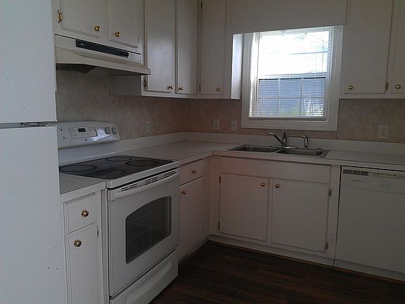 5th image of 405 Katie Dr