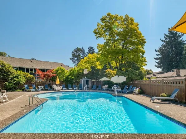 555 W 28th St #608, North Vancouver, BC V7N 2J7