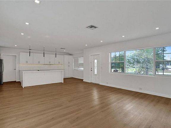 3rd image of 2206 SE 14th St