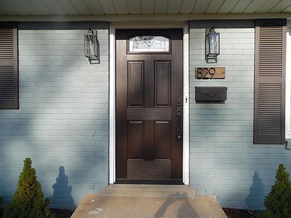 2nd image of 829 Laurel Hill Rd