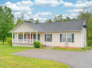 104 Duncan Ln, Radford, VA 24141
