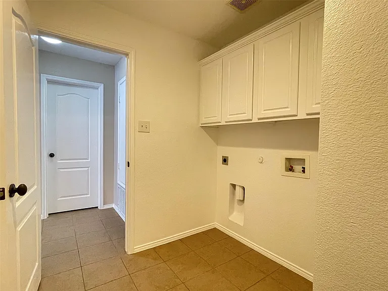 5921 Snow Creek Dr — Photo 13