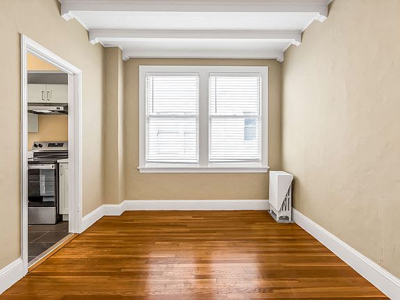 5th image of 2222 Leavenworth St APT 301