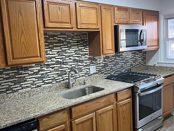 3rd image of 603 Braeside Rd