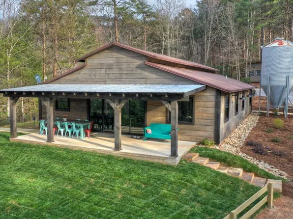 300 Weaver Creek Ln, Blue Ridge, GA 30513