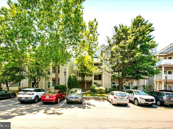 14305 Climbing Rose Way APT 101, Centreville, VA 20121
