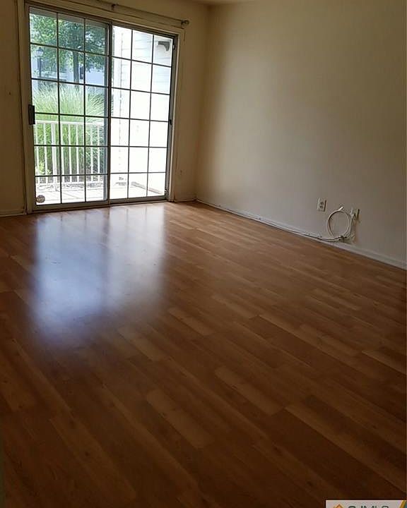 1st image of 113 Waterford Dr #113