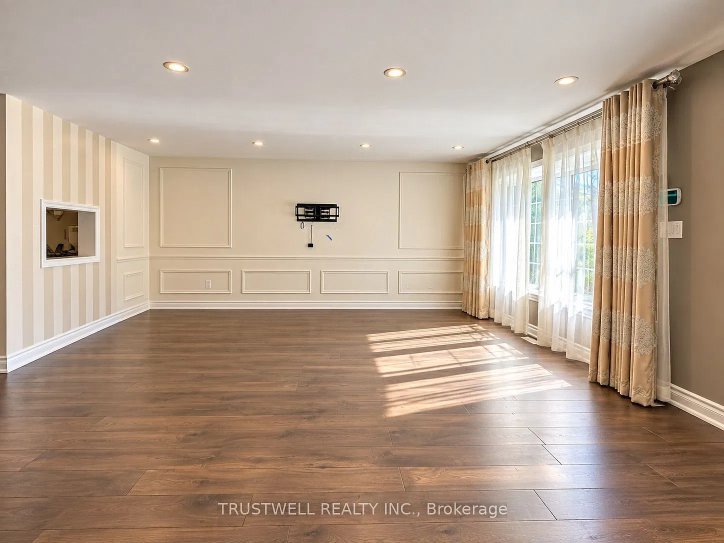 3 bed, $3,995 — Photo 3