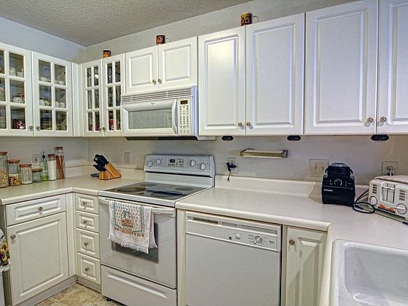 5th image of 4132 Breezewood Dr APT 202