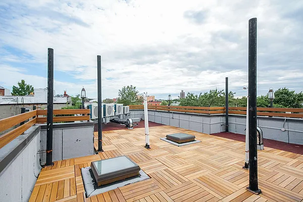 Rented by Nooklyn NYC LLC | media 31