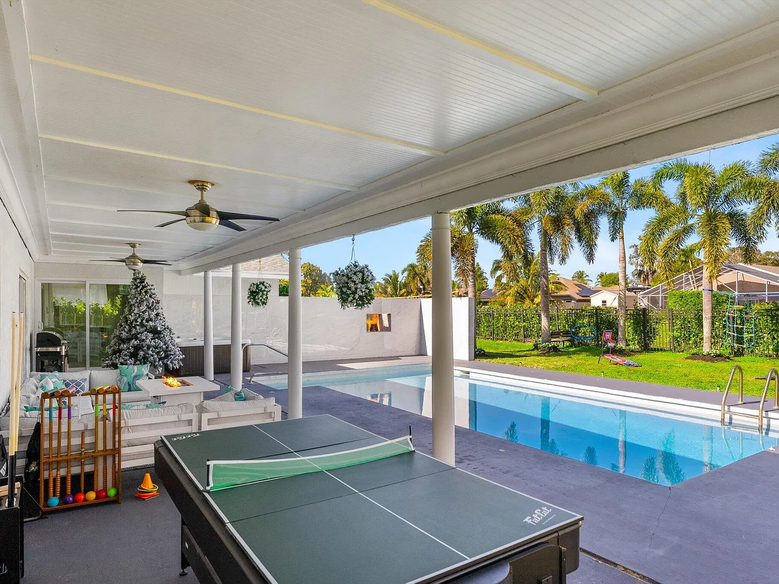 5 bed, 3.0 bath, 2279 sqft, $9,900 — Photo 2