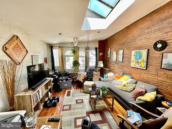 3rd image of 18 W Harvey St APT B