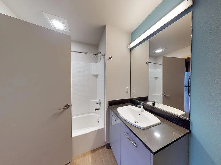 Zephyr Apartments — Photo 83