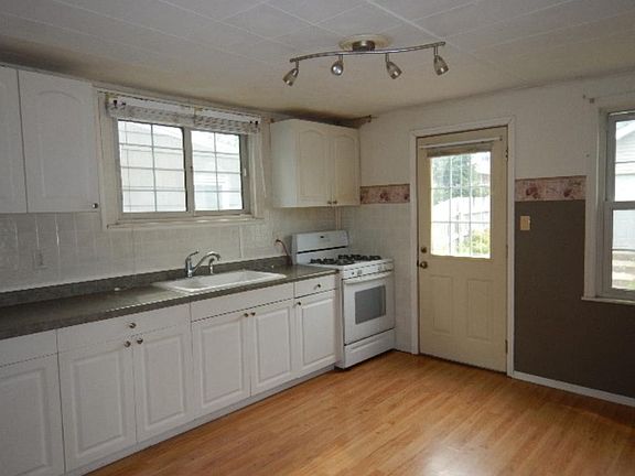 4th image of 245 W Warburton St