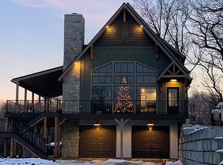 622 E 1450th Rd, Lawrence, KS 66046