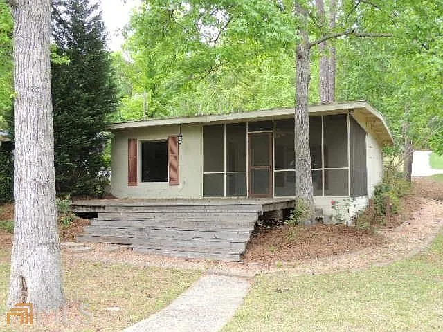 275 Mayo Rd photo 1